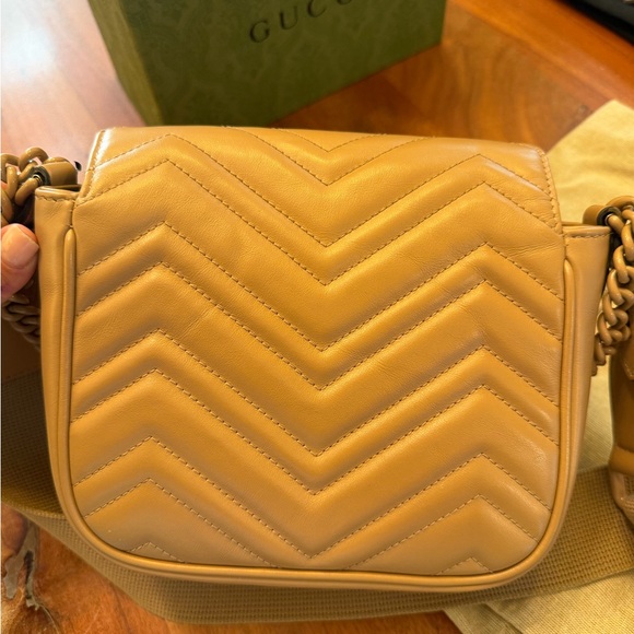Gucci Marmont Matelassé Chevron Shoulder Bag with Double G in Brown Leather - Picture 3 of 7
